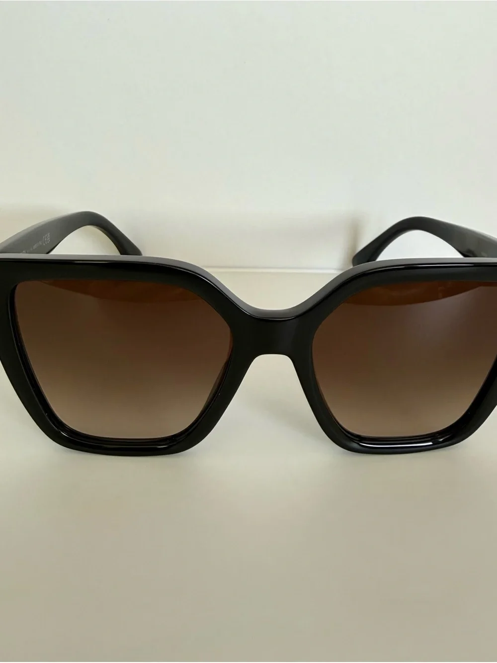 NEW!!! Fendi women oversized sunglasses FE40086I 01F Authentic